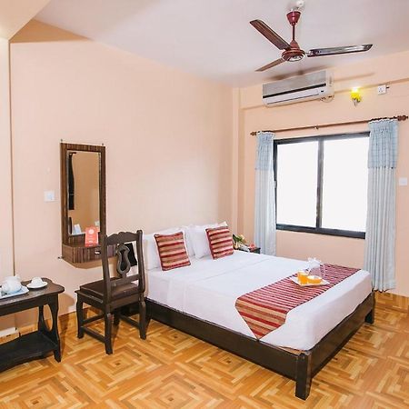 Hotel Ezen Pokhara Exteriör bild