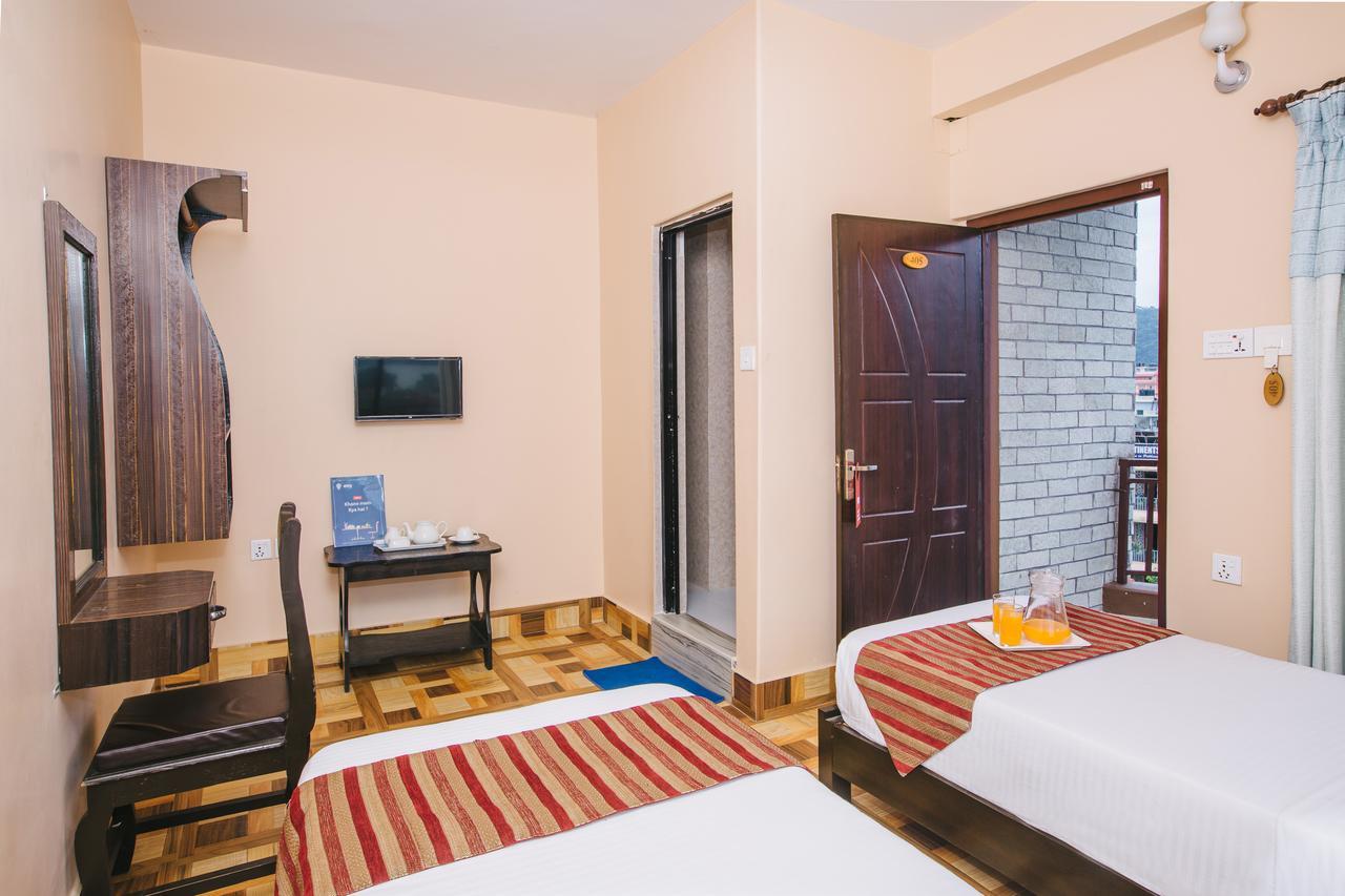 Hotel Ezen Pokhara Exteriör bild