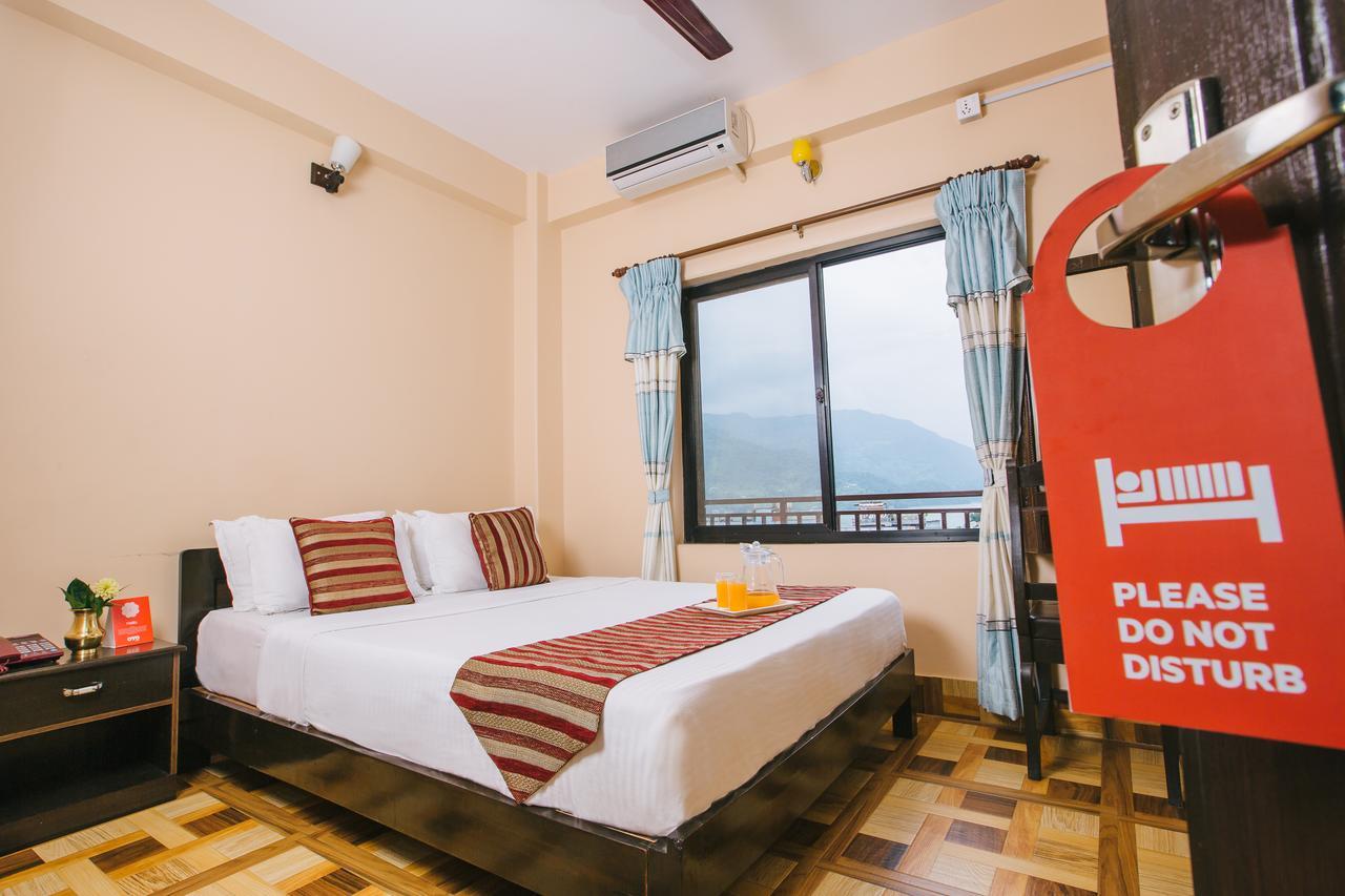 Hotel Ezen Pokhara Exteriör bild