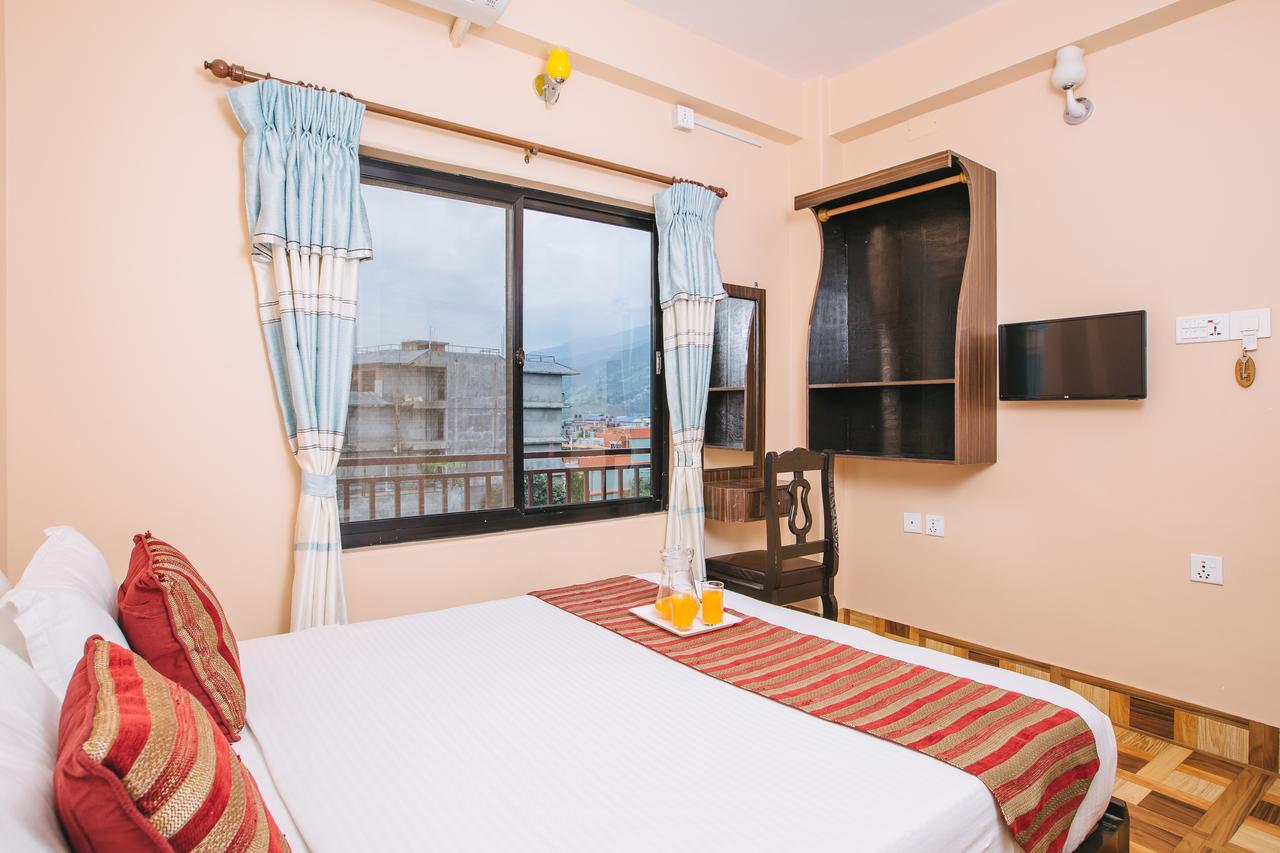Hotel Ezen Pokhara Exteriör bild