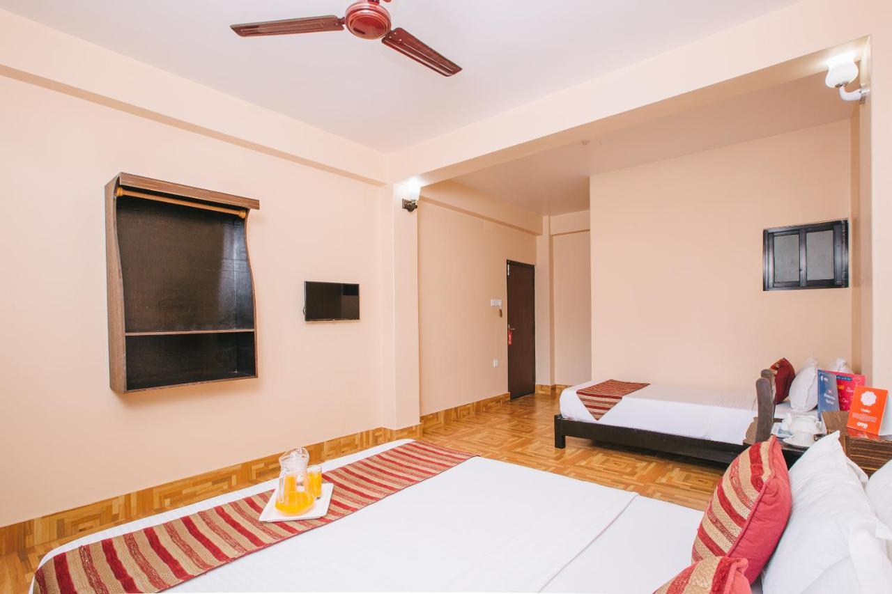 Hotel Ezen Pokhara Exteriör bild