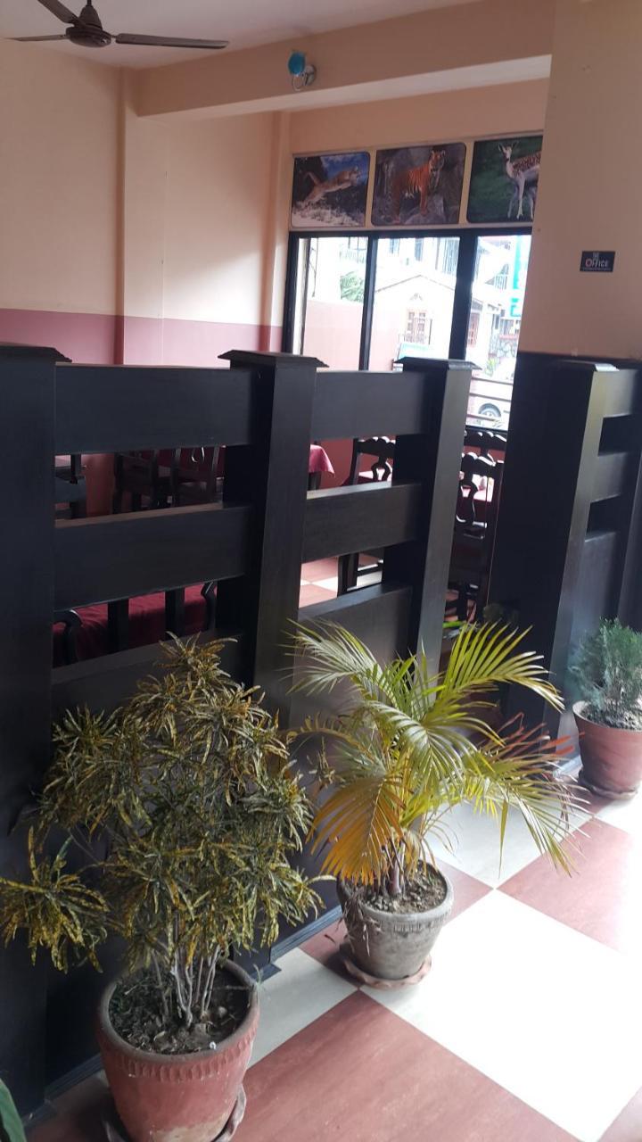 Hotel Ezen Pokhara Exteriör bild